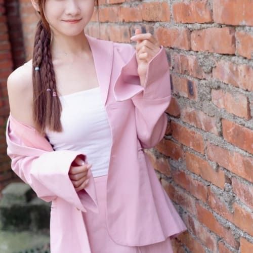 台中定點茶：薔薔/ 165 cm / 52 kg /Ｃ罩杯/ 26歲/越南妹