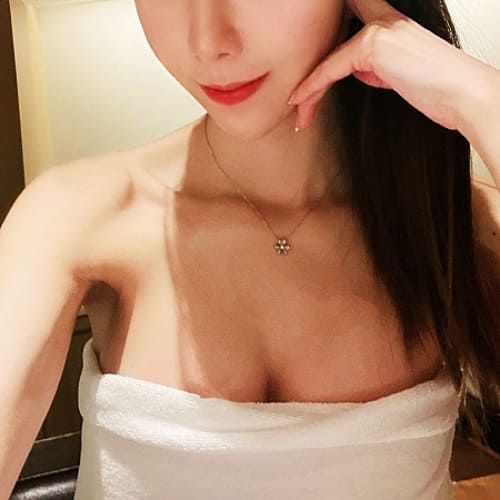 台南叫小姐：芷涵 / 162cm / 50 kg / C罩杯 / 28歲 / 台灣妹